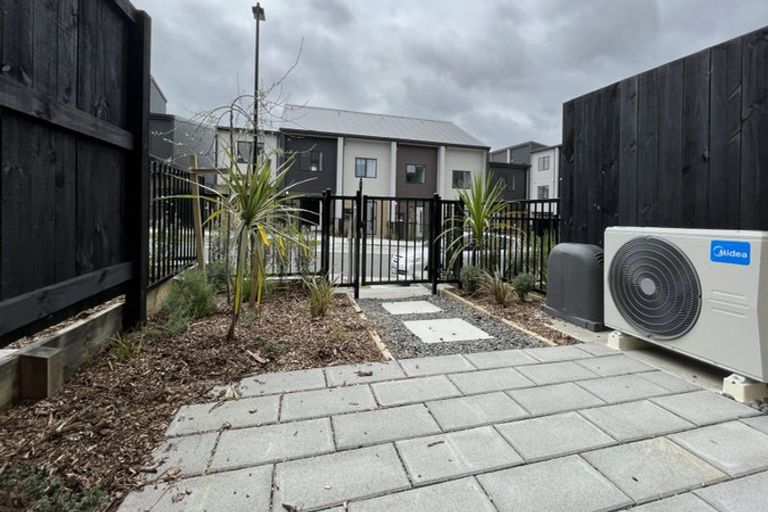 Photo of property in 15 Jabuka Street, Glen Eden, Auckland, 0602