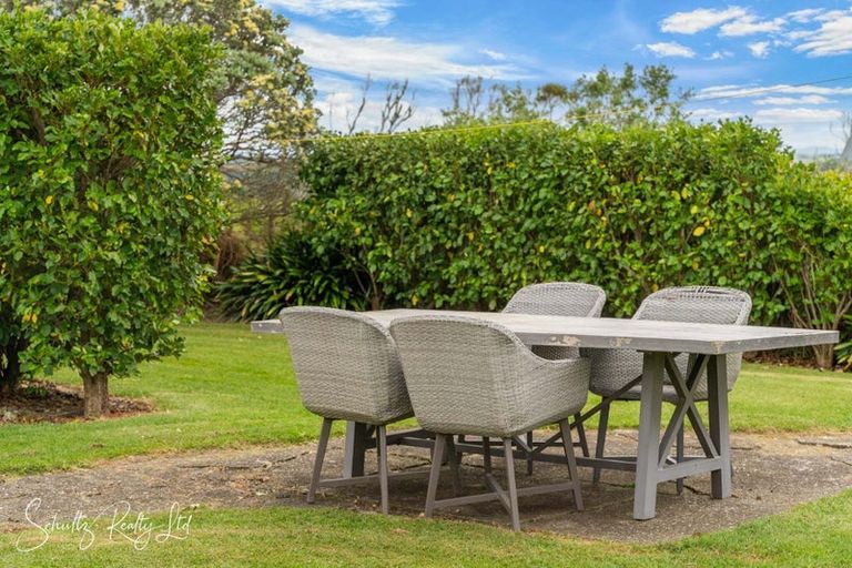 Photo of property in 17 Oparakau Road, Matakohe, 0594