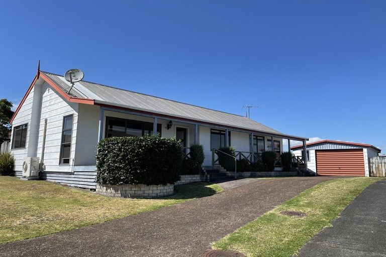 Photo of property in 9 Sheralee Place, Bucklands Beach, Auckland, 2014