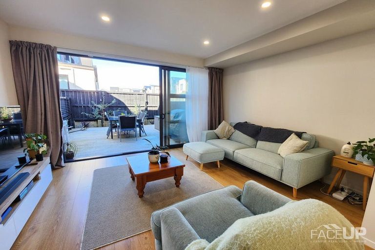 Photo of property in 15 Peihana Road, Hobsonville, Auckland, 0616