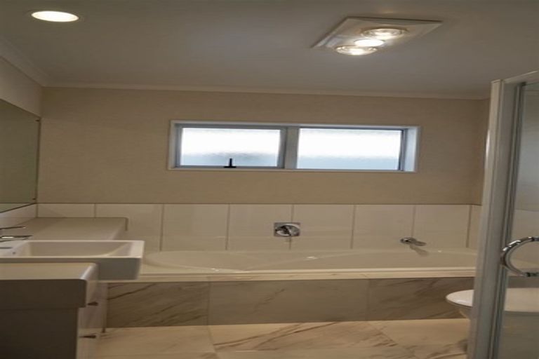 Photo of property in 100 Flat Bush School Road, Flat Bush, Auckland, 2019