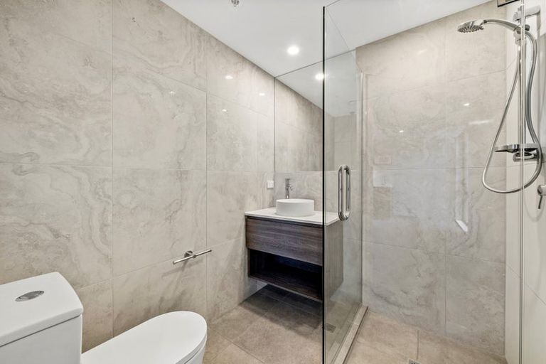 Photo of property in Proximity Apartment Hotel, 906/172u Thorndon Quay, Pipitea, Wellington, 6011
