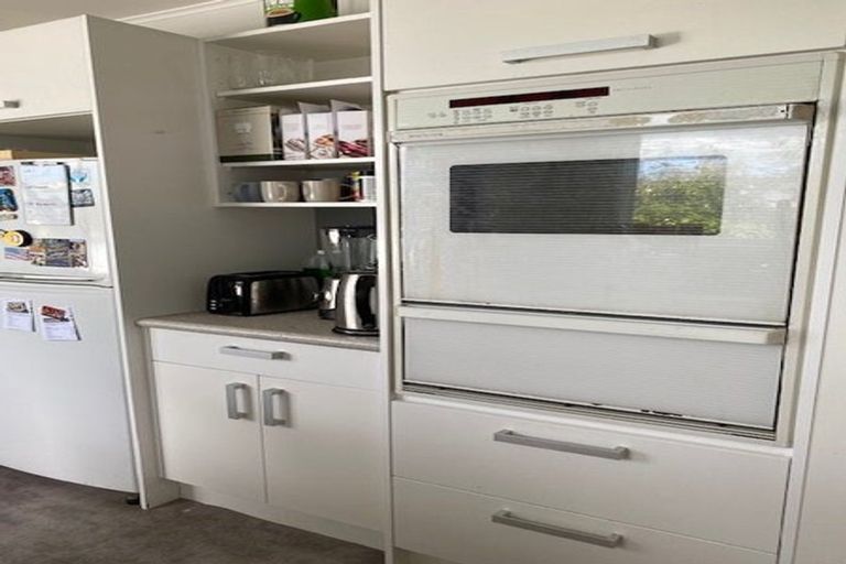 Photo of property in 6 Moehau Grove, Trentham, Upper Hutt, 5018