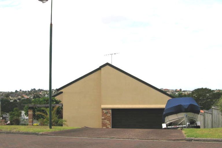 Photo of property in 22 Bluebird Crescent, Unsworth Heights, Auckland, 0632