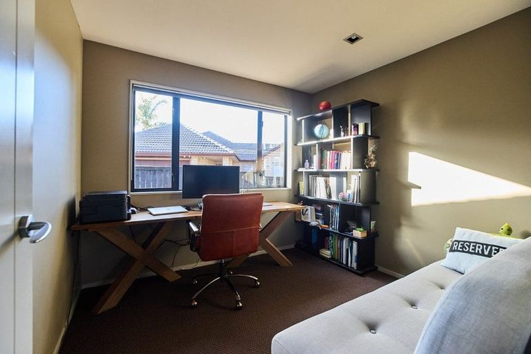 Photo of property in 17 Fernloche Place, Flat Bush, Auckland, 2016