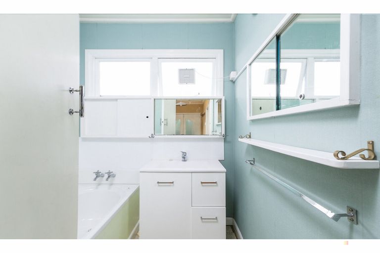 Photo of property in 53 Rhodes Street, Waimate, 7924