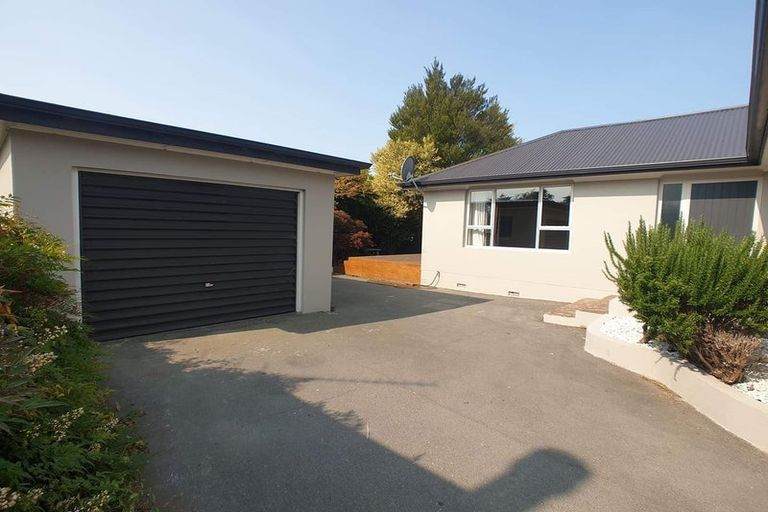 Photo of property in 37 Acacia Avenue, Upper Riccarton, Christchurch, 8041