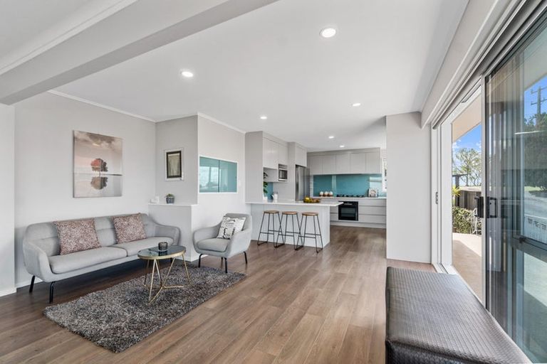 Photo of property in 27 High Road, Glenfield, Auckland, 0629