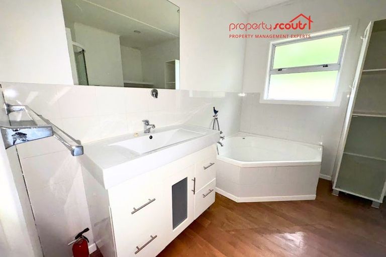 Photo of property in 145 Ruskin Road, Newlands, Wellington, 6037