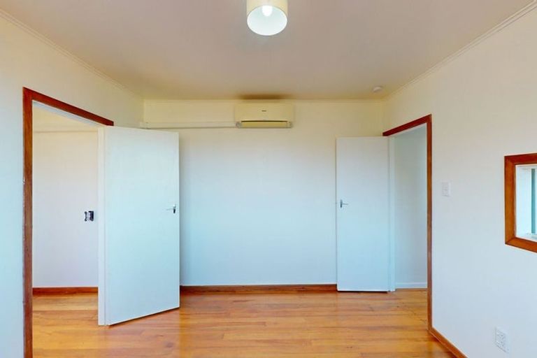 Photo of property in 2/10 Mataroa Avenue, Northland, Wellington, 6012