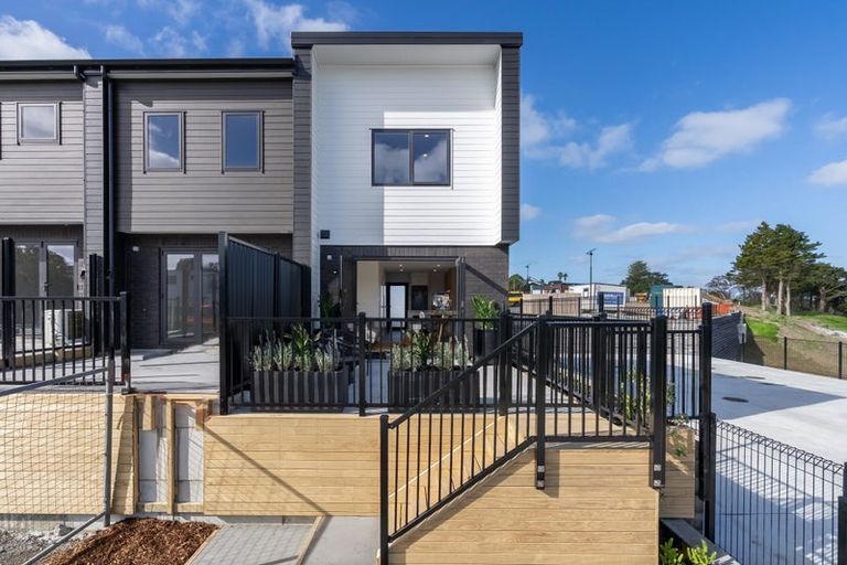 Photo of property in 11/10 Ngaroma House Drive, Hobsonville, Auckland, 0616