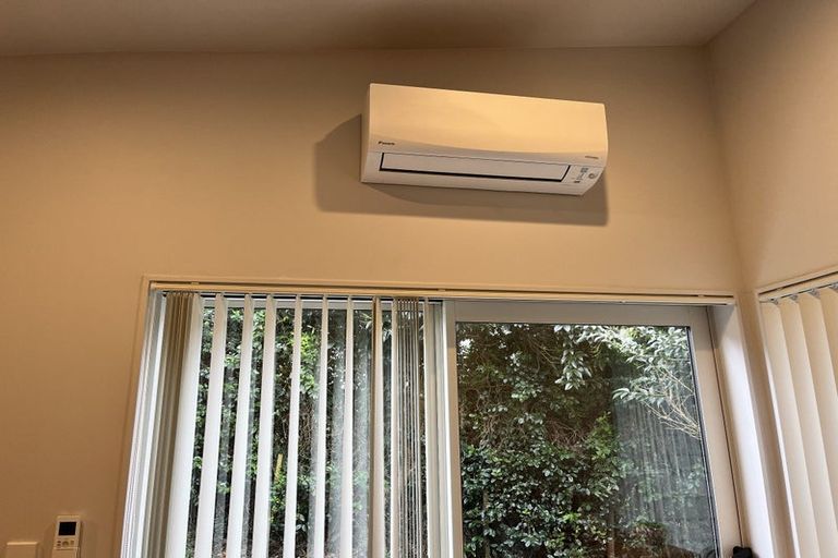 Photo of property in 34 Tamahere Drive, Glenfield, Auckland, 0629