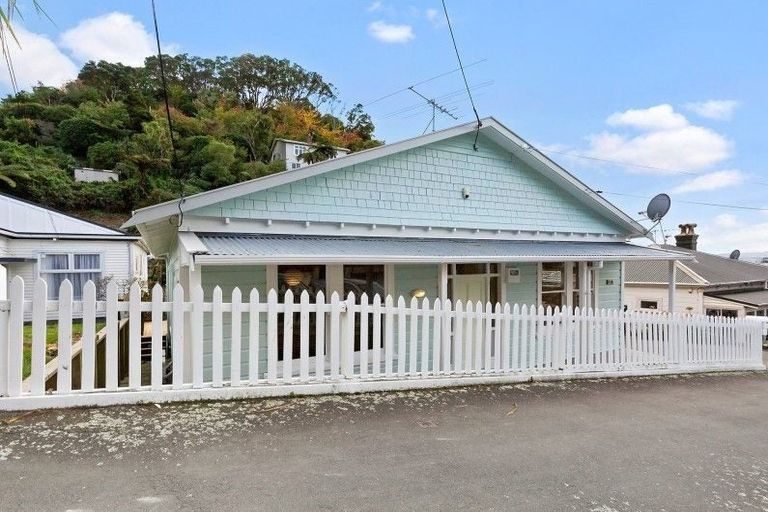 Photo of property in 38 Todman Street, Brooklyn, Wellington, 6021