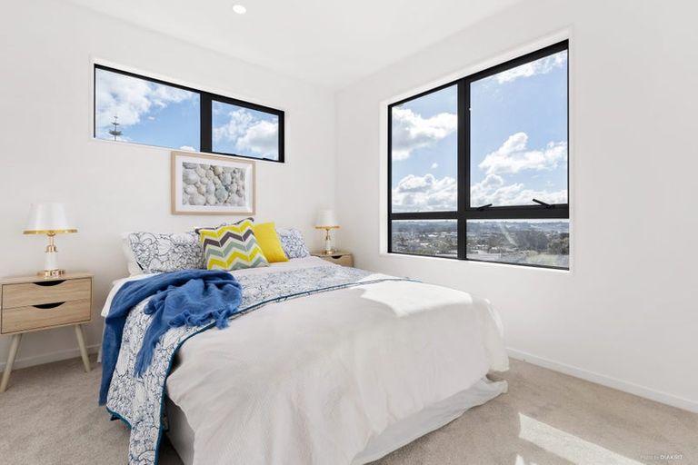 Photo of property in 4d Unsworth Drive, Unsworth Heights, Auckland, 0632