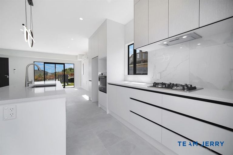 Photo of property in 1 Papauma Place, Papakura, 2110