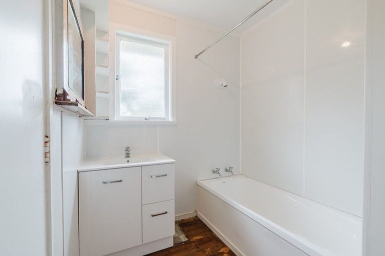 Photo of property in 35 Coleridge Drive, Enderley, Hamilton, 3214