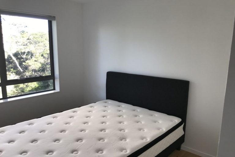 Photo of property in 74a Park Road, Glenfield, Auckland, 0629