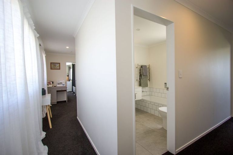 Photo of property in 36 Trelawny Terrace, Grenada Village, Wellington, 6037