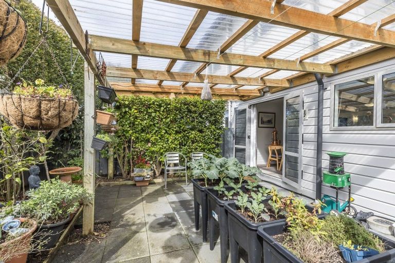 Photo of property in 2/4 Ellesmere Avenue, Miramar, Wellington, 6022