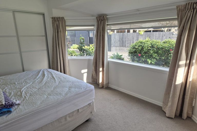 Photo of property in 4/45 Shakespeare Road, Milford, Auckland, 0620