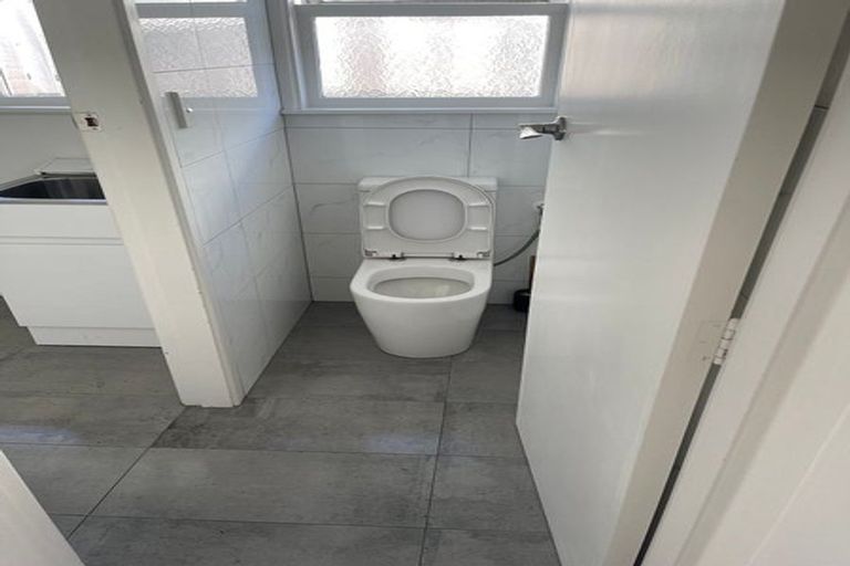 Photo of property in 72 Kenmore Street, Newlands, Wellington, 6037