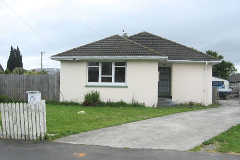 Photo of property in 31 Camden Street, Redwood, Christchurch, 8051