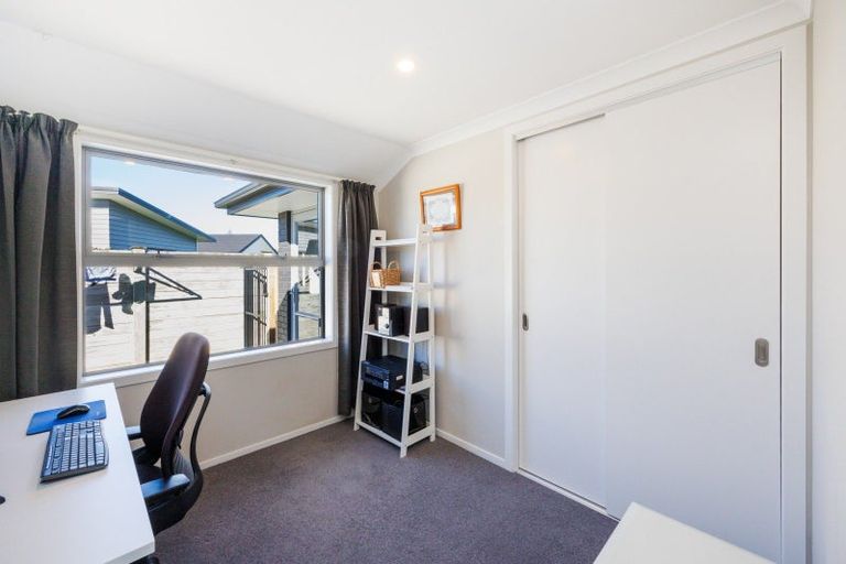 Photo of property in 34 Dogwood Way, Milson, Palmerston North, 4414