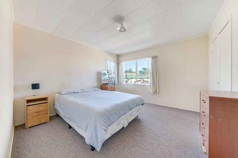 Photo of property in 26 Kopara Place, Clendon Park, Auckland, 2103