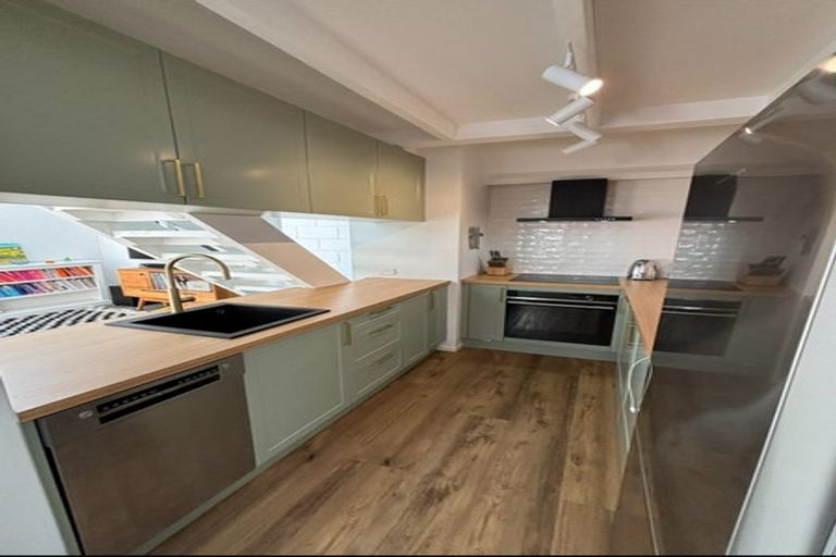 Photo of property in 2/62 South Karori Road, Karori, Wellington, 6012