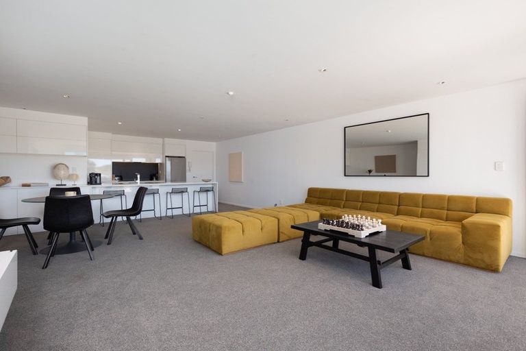 Photo of property in 135 Marine Parade, Mount Maunganui, 3116
