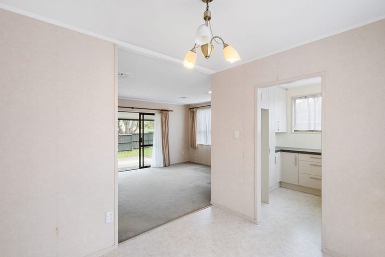 Photo of property in 2 Glucina Place, Glen Eden, Auckland, 0602
