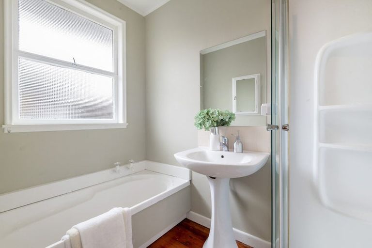 Photo of property in 1/46 Sunnynook Road, Sunnynook, Auckland, 0620