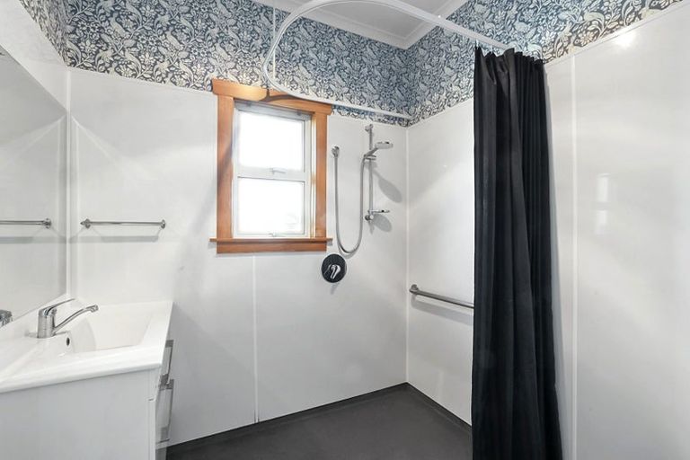 Photo of property in 27 List Street, Welbourn, New Plymouth, 4310