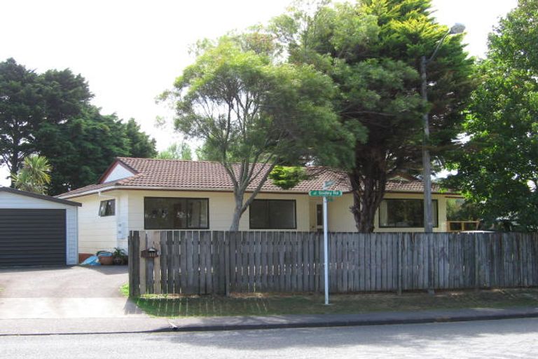 Photo of property in 121 Godley Road, Green Bay, Auckland, 0604
