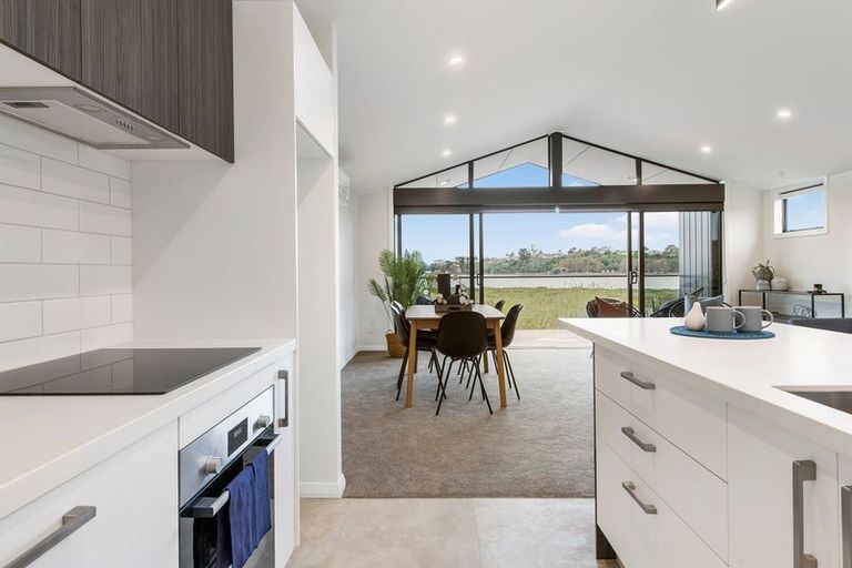 Photo of property in 1 Blenheim Place, Judea, 3110