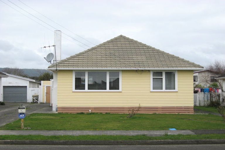 Photo of property in 22 Gardener Street, Levin, 5510