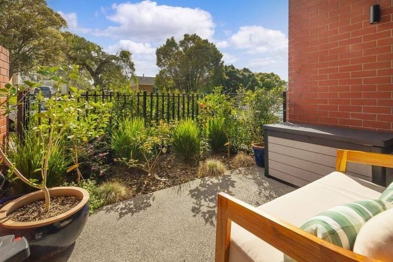 Photo of property in 2/25g Potter Avenue, Northcote, Auckland, 0627