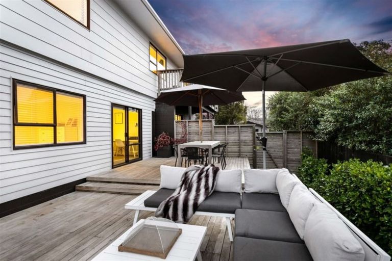 Photo of property in 5 Paruru Avenue, Northcote, Auckland, 0627