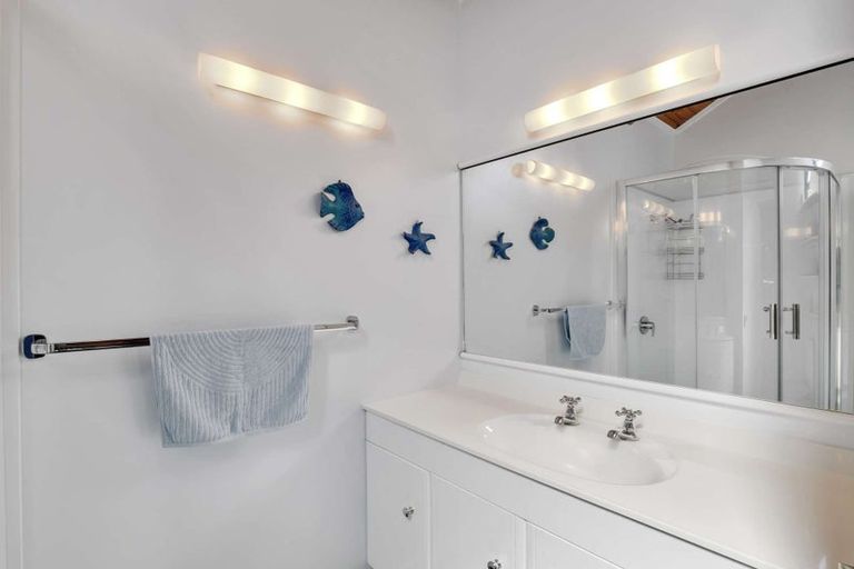 Photo of property in 11 North Way, Titirangi, Auckland, 0604