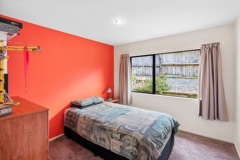 Photo of property in 11 Sandpiper Grove, Unsworth Heights, Auckland, 0632