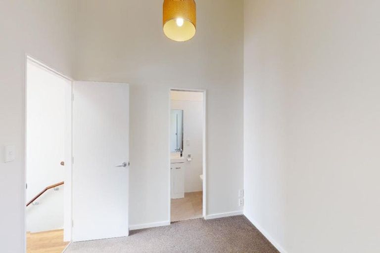 Photo of property in 352 Queens Drive, Lyall Bay, Wellington, 6022