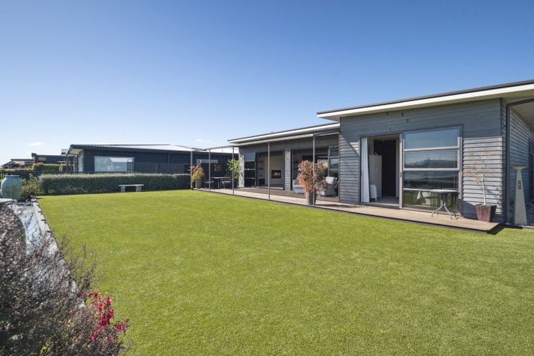 Photo of property in 9 Pukenamu Road, Rainbow Point, Taupo, 3330