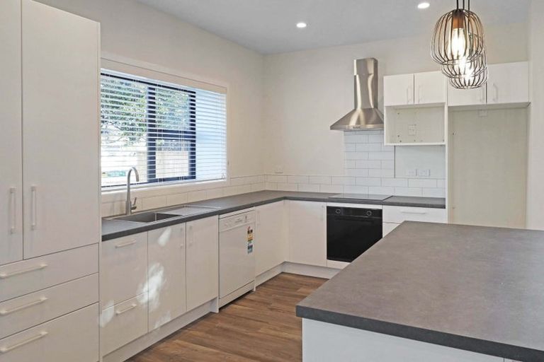 Photo of property in 1/1105 Fergusson Drive, Clouston Park, Upper Hutt, 5018