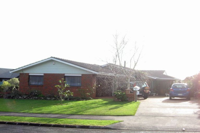 Photo of property in 30 Kuripaka Crescent, The Gardens, Auckland, 2105