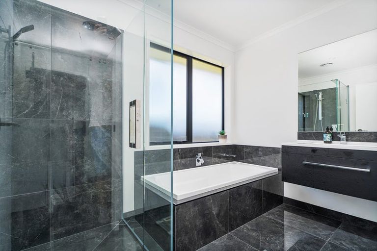 Photo of property in 10 Onerere Drive, Whitianga, 3510