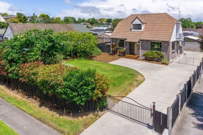 Photo of property in 50 Poaka Avenue, Dinsdale, Hamilton, 3204