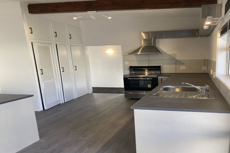 Photo of property in 52 Cascades Road, Pakuranga Heights, Auckland, 2010