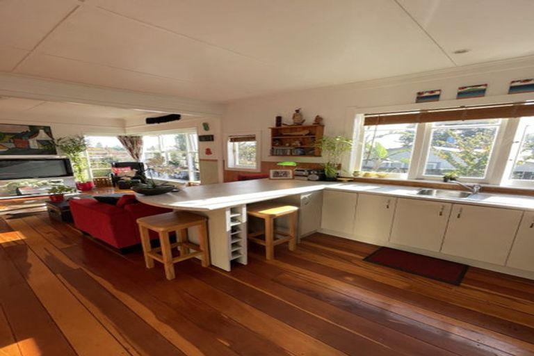 Photo of property in 9 Copley Street, New Lynn, Auckland, 0600