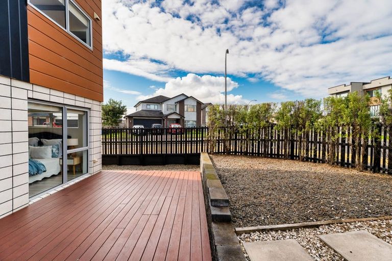 Photo of property in 2 Meritage Lane, Te Atatu South, Auckland, 0610
