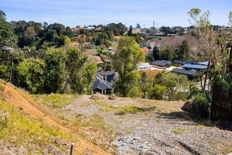 Photo of property in 18 Selwyn Street, Lower Vogeltown, New Plymouth, 4310